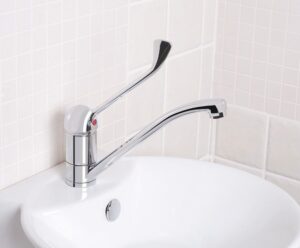 Умывальник с локтевым смесителем