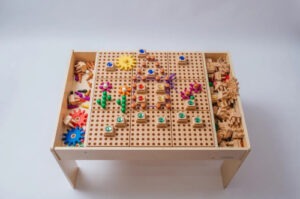 Стол детский дидактический, Творчество