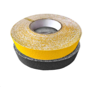 Противоскользящая лента на ступени